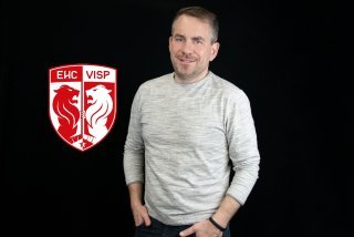 Sébastien Pico et le nouveau logo du HC Viège