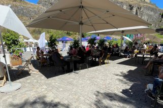 La buvette "L'Entre 2" sur la place Maurice Zermatten