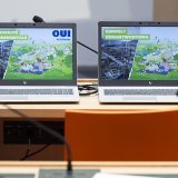 Le comité en faveur de l'initiative pour la responsabilité environnementale a présenté jeudi matin ses arguments, peu avant le ministre de l'environnement Albert Rösti, opposé au texte. KEYSTONE/PETER KLAUNZER