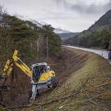 Des travaux préparatoires ont démarré mi-janvier pour la traversée du Bois de Finges. KEYSTONE/Valentin Flauraud