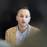 Dirigé par Mathias Reynard, le Département valaisan de la santé, des affaires sociales et de la culture veut renforcer l'accompagnement des personnes en situation de handicap (archives). KEYSTONE/CYRIL ZINGARO