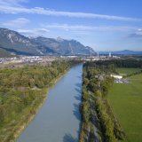 La 3e correction du Rhône (R3) se poursuit dans le Chablais avec plusieurs étapes majeures : la fin du chantier de la nouvelle digue des Grandes Îles, le lancement du premier chantier bi-cantonal aux Îles des Clous et la mise à l’enquête publique de la mesure prioritaire Delta dans les communes de Noville dès le 24 janvier et Port-Valais dès le 23 janvier jusqu’au 23 février 2026.
