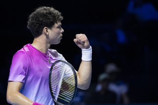 Ben Shelton: il joue à Bâle son meilleur tennis lorsqu'il se retrouve le dos au mur. KEYSTONE/GEORGIOS KEFALAS