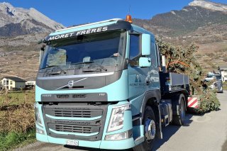 Le sapin bleu des Bonerfält a pris la route pour Martigny peu après 11h