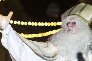 Saint Nicolas a fait le bonheur des grands et des petits à Fribourg. KEYSTONE/TIL BUERGY