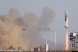 Si le lancement est un succès, Blue Origin signerait son premier vol en orbite. La société emmène déjà depuis plusieurs années des touristes dans l'espace, avec sa fusée New Shepard. (archivs) KEYSTONE/AP/LM OTERO