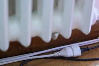 Dans le canton de Vaud, le décret prévoyant l'assainissement des chauffages et des chauffe-eau électriques met définitivement un terme à l'utilisation de ce type d'installations. Il fixe un délai pour leur remplacement au 1er janvier 2033, sauf exceptions (photo symbolique). Keystone/MARTIAL TREZZINI