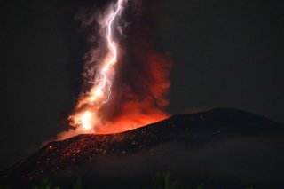 L'Ibu a connu plus de 2000 éruptions en 2024 (archives). KEYSTONE/EPA PVMBG/PVMBG / HANDOUT