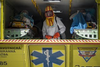 Le feu s'est déclaré dans la nuit de samedi à dimanche dans un restaurant de Most, en République tchèque: six personnes ont péri et huit ont été transportées à l'hôpital (image symbolique). KEYSTONE/EPA/MARTIN DIVISEK