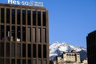 La Haute école spécialisée du Suisse occidentale (HES-SO), qui réunit 28 hautes écoles réparties dans sept cantons, a mandaté une vaste enquête sur le harcèlement sexuel et sexiste (image d'illustration). KEYSTONE/JEAN-CHRISTOPHE BOTT