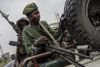 Les troupes gouvernementales congolaises se déploient à l'extérieur de Goma, en République démocratique du Congo, alors que les rebelles du M23 ont atteint la ville. KEYSTONE/AP/Moses Sawasawa