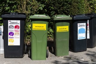 L'élimination séparée des déchets valorisables représente une mesure efficace de protection de l'environnement (photo prétexte). KEYSTONE/PATRICK HUERLIMANN