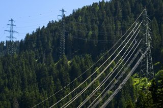 BKW prévoit d'importants investissements de 4 milliards de francs ces six prochaines années, dont la moitié en Suisse. (archives) KEYSTONE/JEAN-CHRISTOPHE BOTT