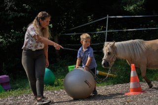 Lisa Fatio lors d'un cours de Pédagogie équine à Martigny.