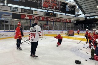 A l'image de Tim Bozon (Lausanne HC) ou d'Edoardo Berti (HC Sierre), les joueurs ont participé à différents ateliers avec les enfants.