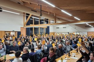 Dans une salle comble, les membres du Centre Valais romand ont validé à l'unanimité la candidature de Christophe Darbellay au Conseil d'Etat.