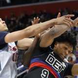 Kyshawn George (à gauche) a marqué 9 points jeudi face à Detroit KEYSTONE/AP/Duane Burleson