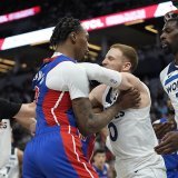 La rencontre entre Minnesota et Detroit a tourné au pugilat. KEYSTONE/AP/Abbie Parr