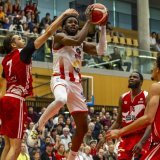 Boris Mbala (au centre) et les Lions ont maîtrisé leur sujet samedi KEYSTONE/SALVATORE DI NOLFI