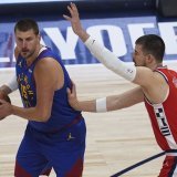 Nikola Jokic (à gauche) et les Nuggets défieront le Thunder au 2e tour des play-off KEYSTONE/AP/David Zalubowski