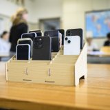 En Valais, les téléphones portables seront interdits dans les écoles.