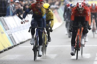 Mads Pedersen s'impose de justesse KEYSTONE/EPA/SEBASTIEN NOGIER