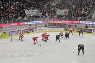 Dans une patinoire presque pleine, le HC Viège a fait un pas de plus vers le titre.