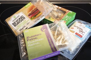 Les aliments à base de soja comme le tofu, les desserts ou les steaks végétaux ne devraient pas être servis dans la restauration collective, estime une autorité sanitaire française: ils contiennent trop d'isoflavones. (image prétexte) KEYSTONE/LEANDRE DUGGAN