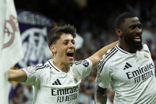 Antonio Rudiger (à droite) célèbre son but avec Arda Guler. KEYSTONE/EPA/JUANJO MARTIN