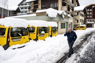 Une large partie du Valais s'est retrouvée sous une impressionnante couche de neige jeudi. KEYSTONE/JEAN-CHRISTOPHE BOTT