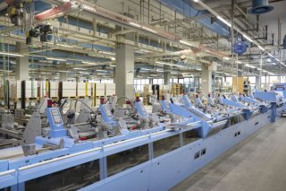 La vente de l'împrimerie Swissprinters, à Zofingue (SO), a contribué au bénéfice de Ringier en 2024, mais aussi au recul de son chiffre d'affaires (archives). KEYSTONE/CHRISTIAN BEUTLER