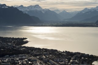 La conjoncture suisse pourrait souffrir de l'introduction de droits de douane à l'entrée du territoire américain (archives). KEYSTONE/JEAN-CHRISTOPHE BOTT