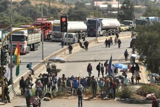 Les supporters d'Evo Morales bloquent les routes depuis le début de la semaine. KEYSTONE/EPA/JORGE ABREGO