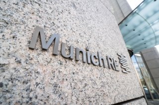 Le géant allemand de la réassurance Munich Re a annoncé son retrait de plusieurs grandes alliances climatiques, dont la "Net-Zero Asset Owner Alliance" initiée par l'ONU. (archives) KEYSTONE/EPA/LUKAS BARTH-TUTTAS