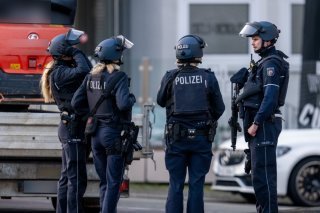 La police allemande est intervenue à Munich, samedi soir, où une femme a poignardé plusieurs personnes. (Photo d'archive). KEYSTONE/DPA/DAVID INDERLIED