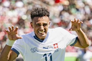 La célébration signature de Dan Ndoye après son but face au Mexique. KEYSTONE/JEAN-CHRISTOPHE BOTT