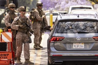 Les Marines sont chargés de protéger des bâtiments fédéraux à Los Angeles. KEYSTONE/AP/Stephen Lam