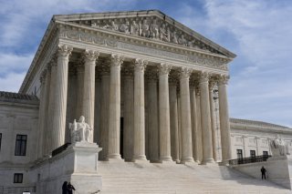 La décision de la Cour suprême pourrait être lourde de conséquences, la moitié des Etats américains ayant prohibé les traitements pour les mineurs qui ne se reconnaissent pas dans leur genre de naissance. KEYSTONE/AP/J. Scott Applewhite