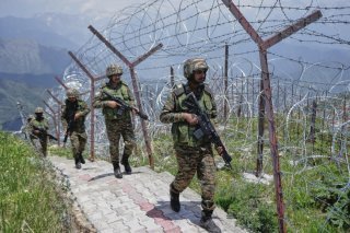 Plus de 70 personnes ont été tuées au cours des quatre jours d'affrontements entre l'Inde et le Pakistan (image d'illustration). KEYSTONE/AP/CHANNI ANAND