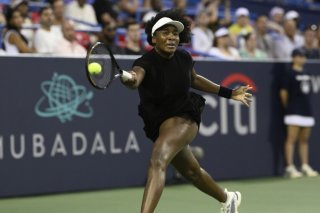 Venus Williams a signé un petit exploit en remportant un match sur le circuit WTA à l'âge de 45 ans, presque deux ans après sa dernière victoire. KEYSTONE/AP/Nick Wass