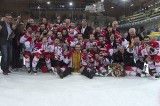 Le HC Viège, sacré champion de LNB le 8 avril 2014 à Langnau.