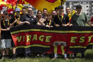 Chris McSorley au milieu des supporters sierrois.