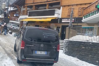 Des véhicules immatriculés à l'étranger transporteraient régulièrement des touristes entre l'aéroport de Genève et Verbier.
