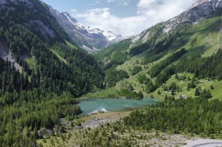 En raison des conditions météorologiques récentes (pluies intenses, alternance gel/dégel, sécheresse prolongée), un risque accru de chutes de pierres a été identifié dans le secteur de Derborence, plus précisément au lieu-dit "Éboulements des Diablerets".