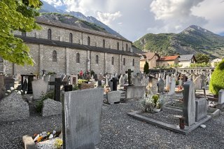 Le cimetière d'Ardon est très facile d'accès depuis la route cantonale