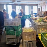 Les récoltes des Tables du Rhône sont distribuées chaque jour dans un lieu différent, de Viège à Aigle.
Ici à la paroisse St-Guérin, à Sion.