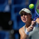 Il n'a manqué que trois points à Belinda Bencic pour sortir vainqueure face à la numéro trois mondiale ce mardi à Pékin. KEYSTONE/AP/Mahesh Kumar A.