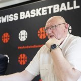 Daniel Goethals (à droite) et Andrea Siviero comptent notamment sur Yanic Niederhäuser pour faire grandir le basket en Suisse allemande KEYSTONE/CYRIL ZINGARO