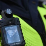 Le conseil d'Etat veut se doter d'une loi liée à la présence de Bodycams sur son territoire cantonal (photo d'illustration). KEYSTONE/DPA/HENNING KAISER