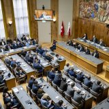 La question du renvoi des étrangers en situation irrégulière s'est invitée jeudi matin au Grand Conseil valaisan (image d'illustration). KEYSTONE/JEAN-CHRISTOPHE BOTT